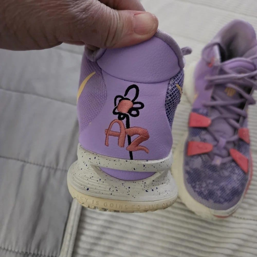 Nike Kyrie 7 Daughters Purple and Pink Basketball Shoes Size 7